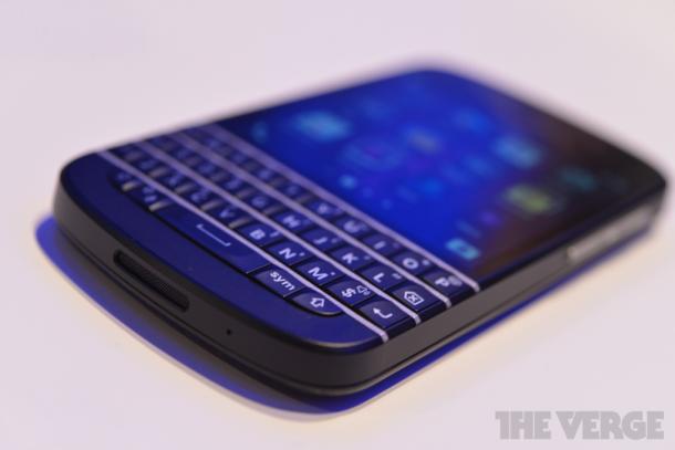 blackberry-q10-hands-on-pics-12_verge_super_wide