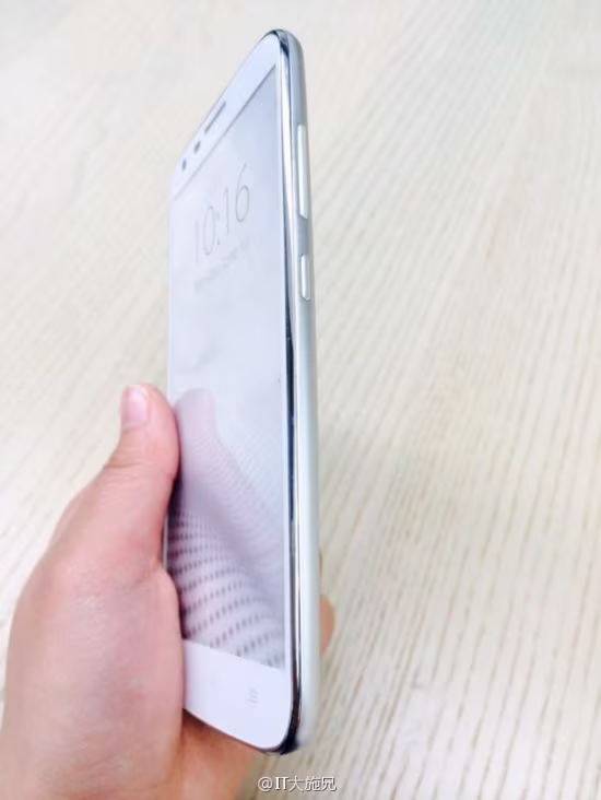 Huaweis-new-flagship-codenamed-Mulan-leaks-out-4.avif