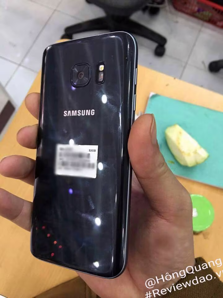 s7back.avif