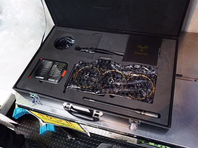 caja_de_colorful_gtx_1080_ti_kudan.avif