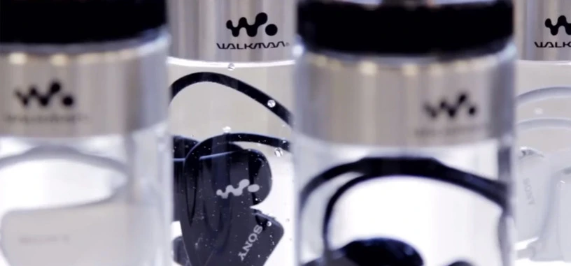 Sony vende su reproductor mp3 a prueba de agua metido en una botella de agua