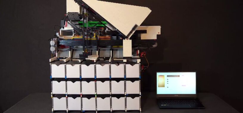 Esta clasificadora de piezas de LEGO está hecha de LEGO y usa IA para ello