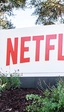 Netflix redobla esfuerzos contra la compartición de cuentas; cierra su negocio de alquiler de DVD