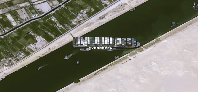 Reflotan el 'Ever Given', dejando libre el paso por el canal de Suez