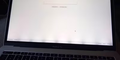 defective-macs-suffered-from-stage-light-pattern-with-backlight.avif