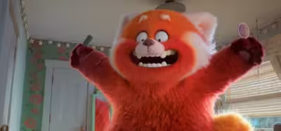 Pixar explora los cambios de la pubertad en el tráiler de su próxima película: 'Red'