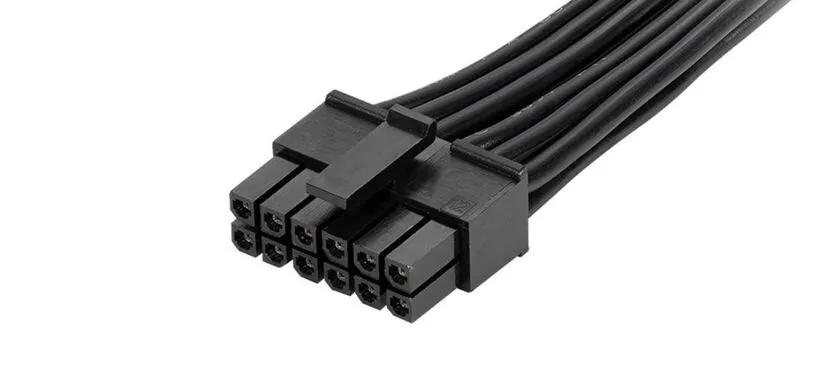El cable PCIe 5.0 de alimentación de 12 pines es igual al usado por NVIDIA en sus RTX 30