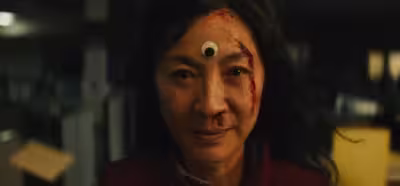 Multiversos y kung-fu en el loco tráiler de 'Everything Everywhere All At Once'