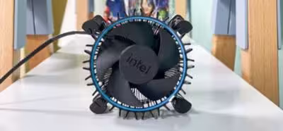 La refrigeración de serie del Core i5-12400 lo mantiene a 73 ºC en carga completa