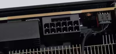 Algunos fabricantes siguen usando el 12VHPWR para las RTX 40 Super pese a que NVIDIA promueve el mejorado 12V2x6