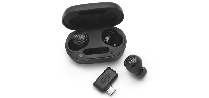JBL pone a la venta los Quantum TWS Air, auriculares de baja latencia para jugones con Bluetooth y adaptador USB