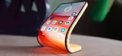 Motorola muestra en funcionamiento su móvil de pantalla adaptable que dobla función como reloj