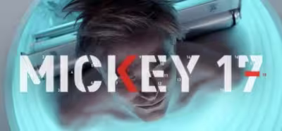 Si alguien alguna vez quiso ver morir a Robert Pattinson, ahora podrá verlo sin parar en el tráiler de 'Mickey 17'