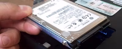 disassemble-laptop-03.avif