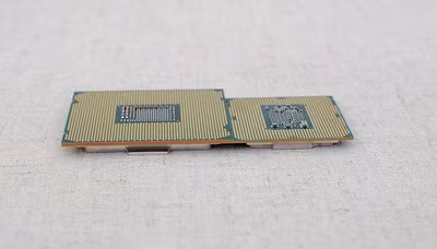 intel-i3-7360x-back.avif