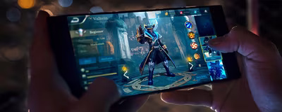 razer_phone_-_lifestyle_06.avif