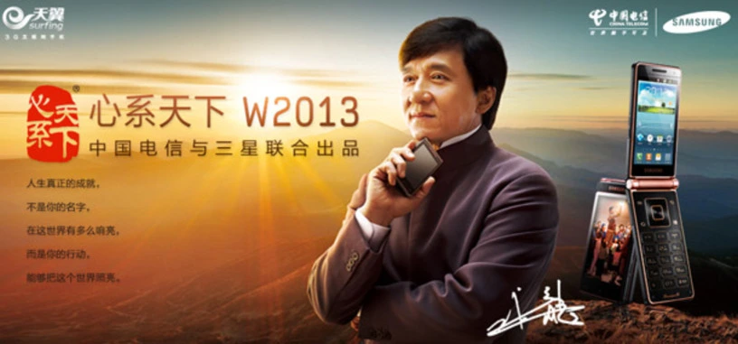 Samsung y Jackie Chan presentan un móvil plegable con dos pantallas de 3.7 pulgadas y teclado
