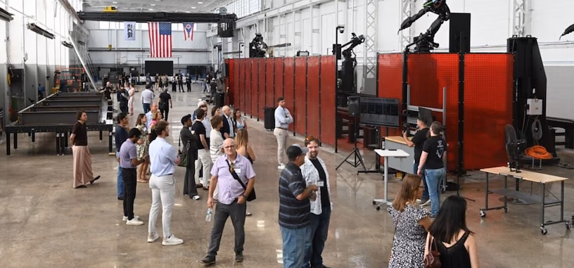 Abre una fábrica gestionada por IA para la fabricación de piezas de acero, creada por exingenieros de SpaceX