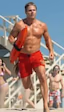 La gente se sigue ahogando en 2027, así que regresan 'Los vigilantes de la playa'