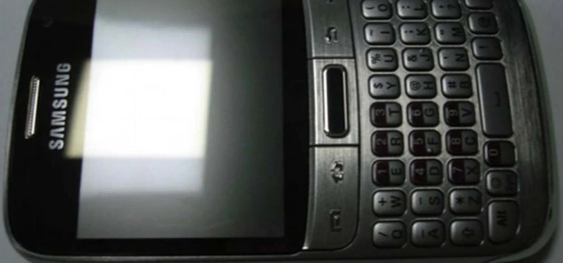 Se filtran imágenes de un smartphone Samsung con Android y teclado físico, el modelo GT-B7810