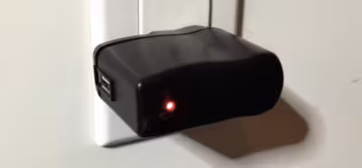 Un cargador de teléfonos falso es capaz de registrar las teclas que pulsas en el teclado