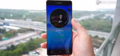 OPPO prepara un teléfono con pantalla sin bordes laterales [vídeo]