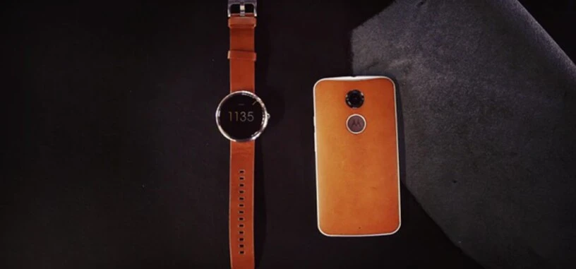 Motorola aprovecha para recordar que lleva haciendo dispositivos en cuero desde 2014