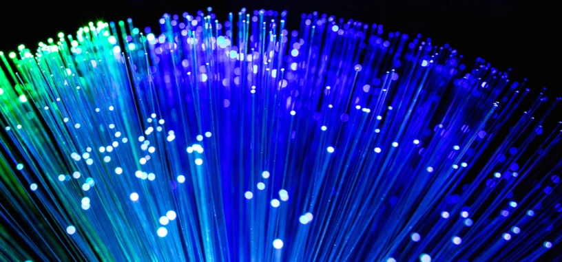 Investigadores rompen los límites de capacidad de las redes de fibra óptica