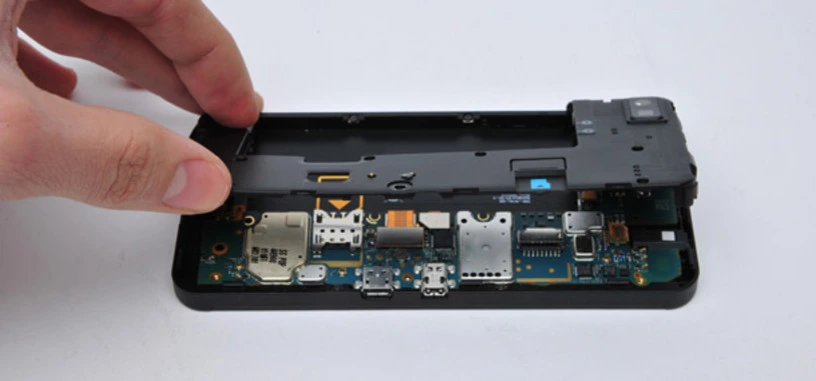 Un despiece del BlackBerry Z10 muestra un hardware muy parecido al del Galaxy S III vendido en EE.UU
