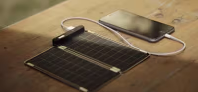 Solar Paper es un cargador compuesto por paneles solares para usar en cualquier parte