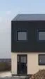 Esta casa de bajo carbono genera más electricidad de la que usa
