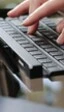 LG presenta un teclado inalámbrico que se enrolla para transportarlo fácilmente