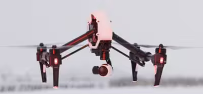 Un dron cae sobre un bebé, y este tipo de incidentes van en aumento en EE. UU.