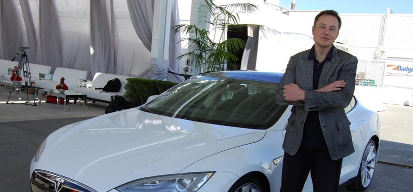 Elon Musk ve obvio que Apple trabaja en su coche eléctrico, y es algo bueno para el sector