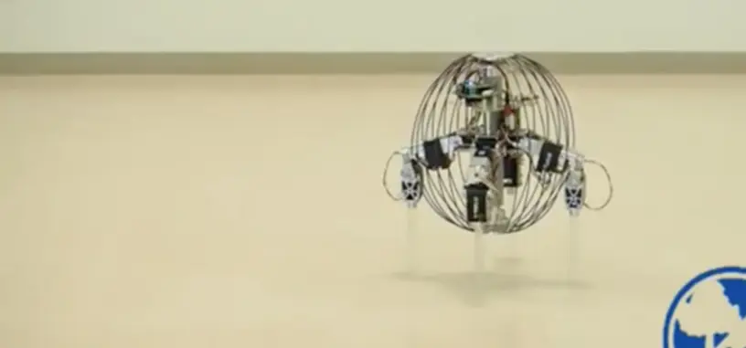 Este robot esférico puede lanzarse como una bola y luego despliega sus patas para moverse