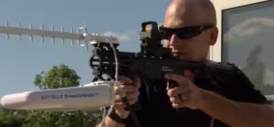 Un rifle permitirá a la policía quitar el control de los drones a sus dueños