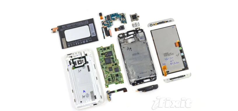 El desmontaje de un HTC One muestra que es difícil hasta de abrir sin dañarlo