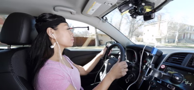 Un estudio alerta de la distracción que produce usar Google Now, Siri y Cortana al volante