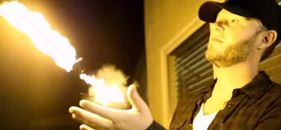 Con Pyro Mini podrás lanzar bolas de fuego (si no te quemas en el intento)