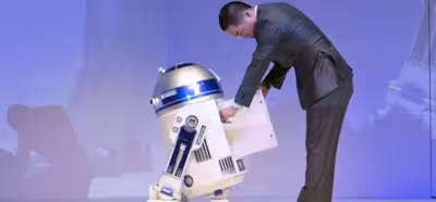 Nada como convertir a R2-D2 en una nevera móvil para justificar un precio elevado