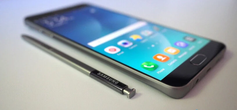 El stylus ya no se quedará atascado en los Galaxy Note 5 si se mete al revés