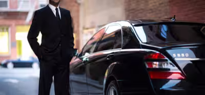 Los conductores de Uber en París organizan una marcha fúnebre de protesta