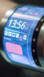 Esta pantalla se puede llevar como brazalete, y permite imaginar su uso como teléfono