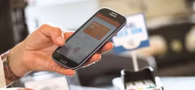 Los empleados de esta tienda son los móviles de sus clientes