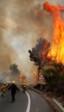 Un pequeño camión de bomberos apaga incendios sin usar agua