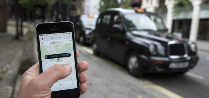 Tim Cook casi expulsa a Uber de la App Store por crear 'huellas digitales' de cada iPhone