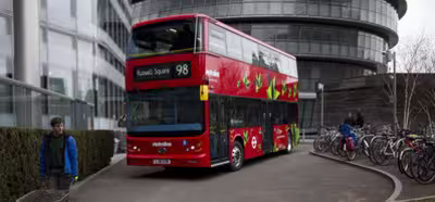 Londres le da la bienvenida a su primer autobús eléctrico de dos plantas