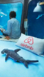 A través de Airbnb podrás pasar una noche en una habitación rodeada de tiburones