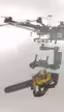 El totalmente innecesario, pero alucinante, vuelo de un dron con una motosierra