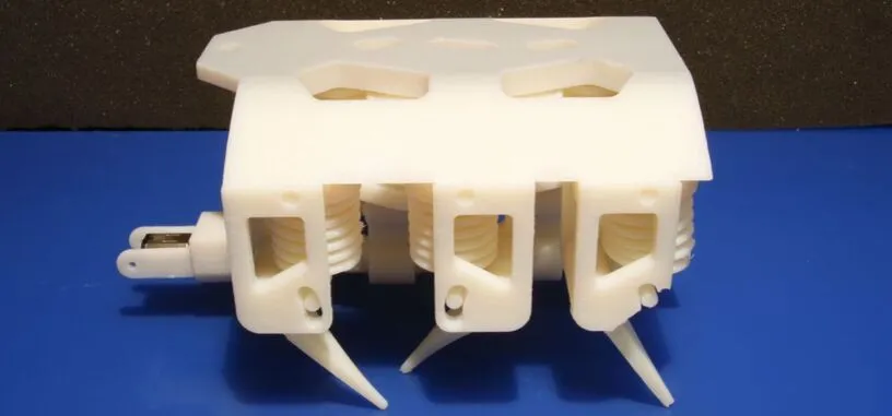 Una impresora 3D permite crear piezas para robots con partes sólidas y líquidas